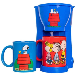 Uncanny Brands Peanuts Snoopy and Woodstock Single-Serve Coffee Maker – Includes Two 12oz Ceramic Mugs